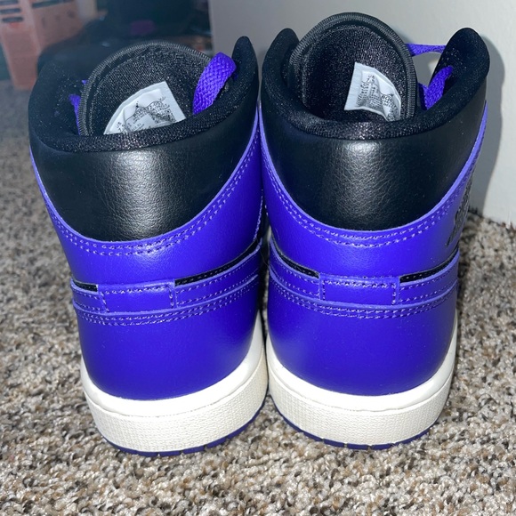 JORDAN 1’S. brand new only wore once not outside. no box - Picture 4 of 5